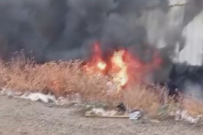 İşçilerin kaldığı konteyner yatakhane alevlere teslim oldu