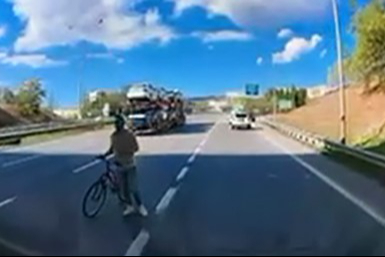 Bursa'da bu sefer de tersten bisiklet geldi