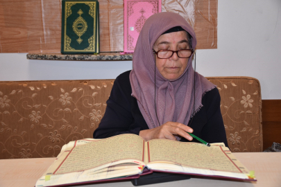 70 yaşında Kur'an-ı Kerim okumayı öğrendi