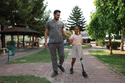 Belediye otobüsü altında kalan Rukiye, protez bacakla ilk adımı attı