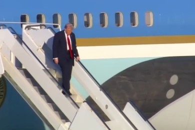 Trump, 3 saatlik gecikmenin ardından Mısır'da
