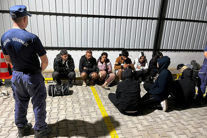 3’ü çocuk 20 düzensiz göçmen yakalandı