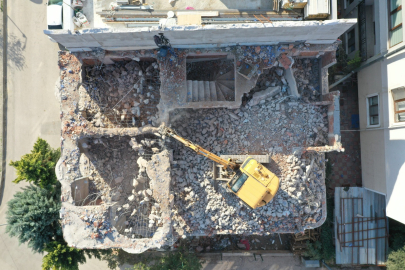 Osmangazi’de ruhsatsız katlara anında müdahale