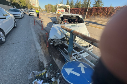 Otomobil bariyerlere saplandı
