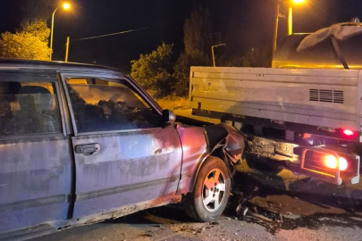 Otomobilin kamyonete çarptığı kazada 2 kişi yaralandı