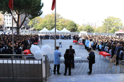 Demirtaşpaşa Mesleki ve Teknik Anadolu Lisesi'nde önlük giyme töreni düzenlendi