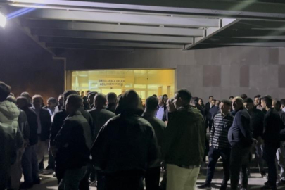 Bursa’da göçük altında hayatını kaybeden iki kardeşin yakınları hastaneye akın etti