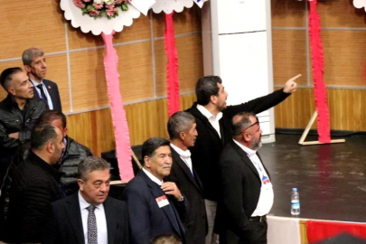 CHP İl Kongresi'nde "etek" krizi