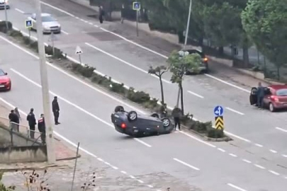 Bursa'da kontrolden çıkan otomobil takla attı