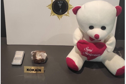 Oyuncak ayı içine gizlenen kokain ele geçirildi