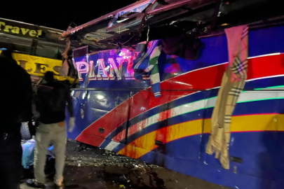 Uganda’da iki otobüs kafa kafaya çarpıştı: En az 63 ölü