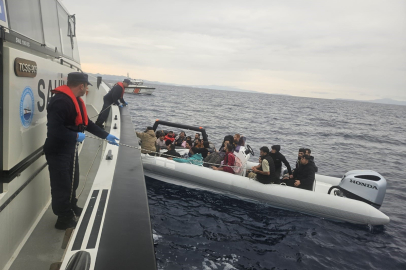 Yunanistan'ın geri ittiği 36 düzensiz göçmen kurtarıldı