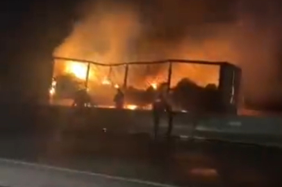 Seyir halindeki tır alevlere teslim oldu