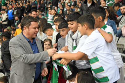 Başkan Erkan Aydın hiç maça gitmemiş 120 çocuğa büyük mutluluk yaşattı