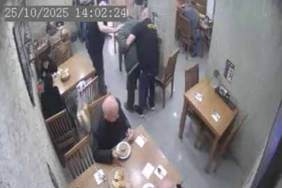 Bursa'da Heimlich manevrasıyla müşterinin hayatını kurtardı