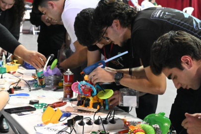 Türkiye'nin en çirkin robotları sahneye çıktı