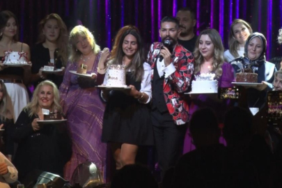 Ünlü sanatçı, sahnede 36 kişinin doğum gününü aynı anda kutladı