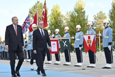 Cumhurbaşkanı Erdoğan İngiltere Başbakanı Starmer'i resmi törenle karşıladı