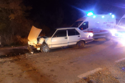 Kafa kafaya çarpışan otomobillerde 4 çocuk yaralandı