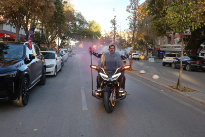 Motosikletle umre yolculuğunu tam 15 bin kilometreyle tamamladı