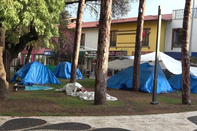 Depremin ardından halk geceyi sokakta ve çadırlarda geçirdi
