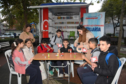 Gezici kütüphaneden çocuklara özel bayram turu