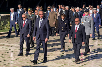 Almanya Şansölyesi Merz, Anıtkabir’i ziyaret etti
