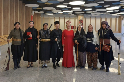 Nilüfer Kadın Korosu'ndan Cumhuriyet defilesi