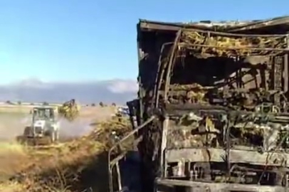 Saman yüklü kamyon yangın sonrası kullanılamaz hale geldi