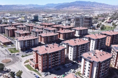 Depremin simgesi Ebrar Sitesi yeniden doğdu