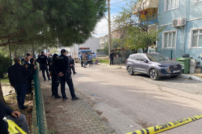 Eşini bıçaklayarak öldürdükten sonra kendini yaraladı