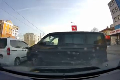 Bursa’da facia teğet geçti! Kamyonet sürücüsü ölümden döndü