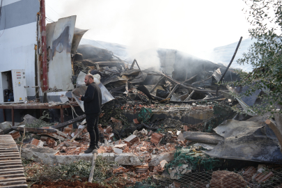 Meyve-sebze fabrikası yangınında hasar gün ağarınca ortaya çıktı