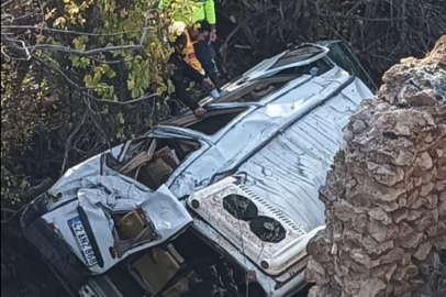 Öğrenci servisi uçuruma yuvarlandı: 14 yaralı