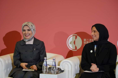 "Aileyi yeniden merkeze almak insanlığın en acil sorumluluğudur"