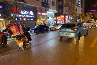 Motosiklet önce yayaya, sonra otomobile çarptı