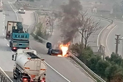 Seyir halindeki otomobil alev aldı