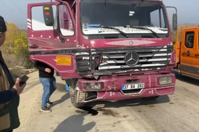 Arıza yapan otomobile kamyon çarptı: 1 ağır yaralı