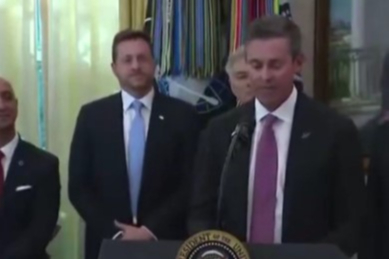 Beyaz Saray’daki basın toplantısında korku dolu anlar