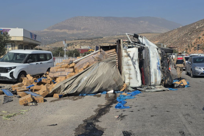 Freni arızalanan kamyon, ışıkta bekleyen 8 araca çarptı