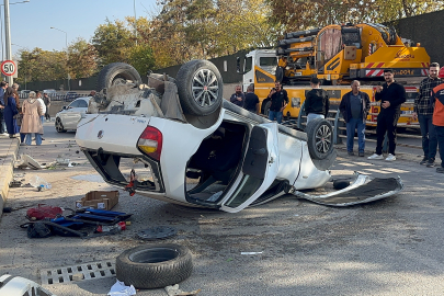 Otomobil karşı şeride geçerek ters döndü: 2 yaralı