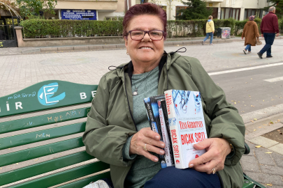 Tek gözü görmeyen kadın her gün 300 sayfa kitap okuyor