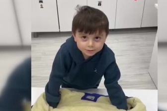 Annesiyle ölü bulunmuştu, küçük çocuğun görüntüsü yürekleri sızlattı