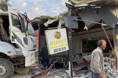 Freni patlayan kamyon fırına daldı