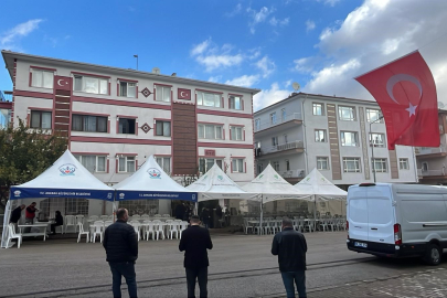 Şehit Cem Dolapci'nın evinin önüne taziye çadırı kuruldu