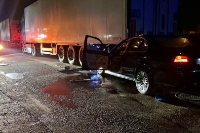 Bursa’da otomobil park halindeki tıra arkadan çarptı