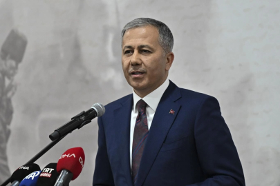 Bakan Yerlikaya: "‘Saldırı amacıyla araçtan inen ve yol kapayan sürücüye’ caydırıcı cezalar geliyor"