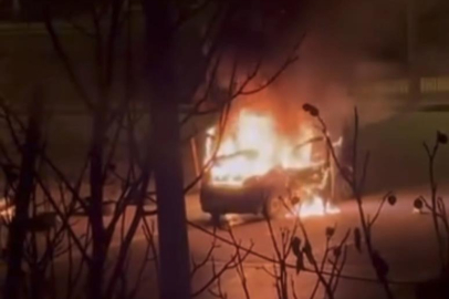 Bursa'da hafif ticari araç yanarak kül oldu