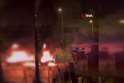 Hafif ticari araç yanarak kül oldu