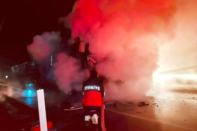 Hareket halindeki tır alev topuna döndü